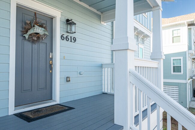 Building Photo - 6619 Carlinga Dr