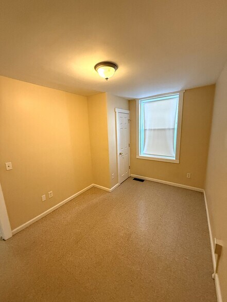 Building Photo - 1333 E Main St