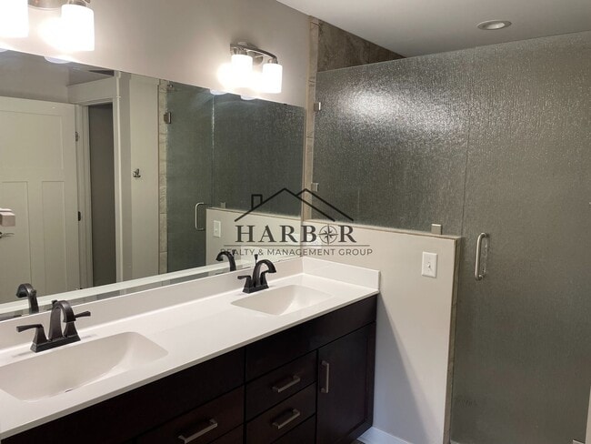 Building Photo - 2049 Kerry Dr NE