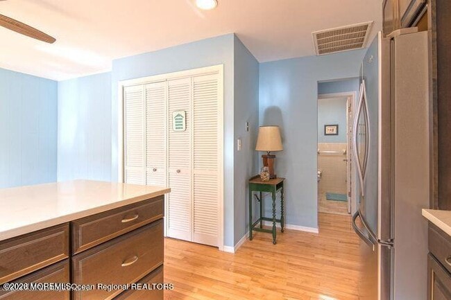 Building Photo - 12 Paradise Blvd