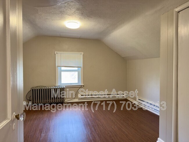 Building Photo - 2108 Walnut St