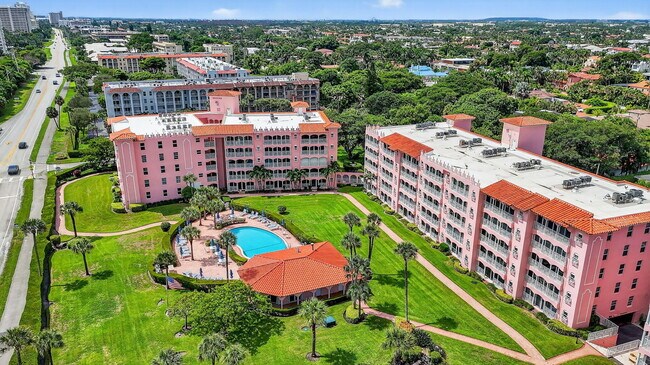 Building Photo - 1099 S Ocean Blvd