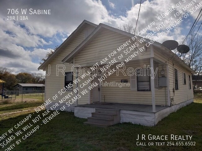 Building Photo - 706 W Sabine St