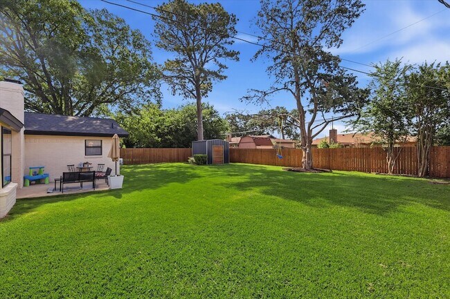 Building Photo - 217 E Louella Dr