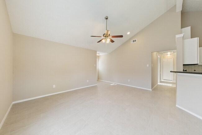 Building Photo - 1911 Highcrest Dr