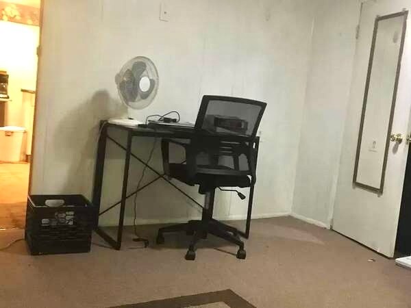 Same bdrm, desk near closet - 764 Lenore Ln