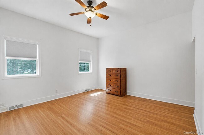 Building Photo - 7 Idlewild Ave