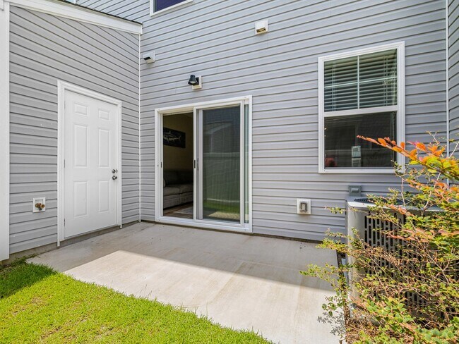 Building Photo - Townhome in Sneads Ferry