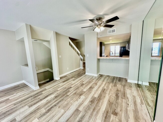 Building Photo - FOR RENT: 2Bd/1.5Ba Upgraded Townhome In T...