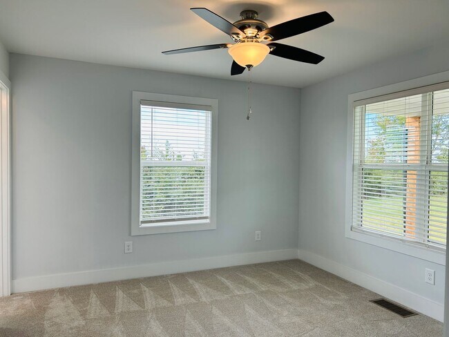 Building Photo - Stunning 4 bedroom 2.5 bath near Downtown Newnan! Must see!