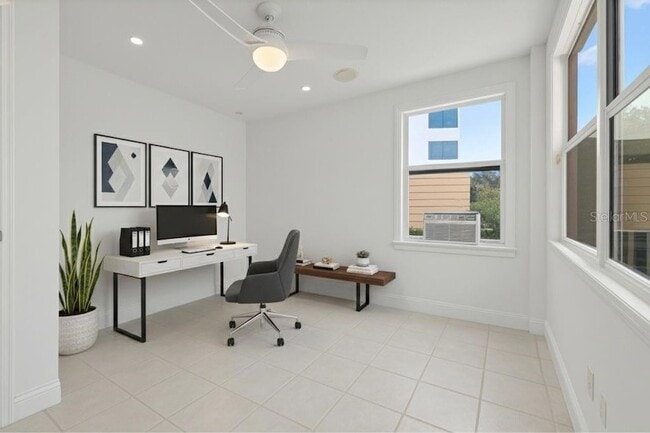 Building Photo - 922 N Shore Dr NE