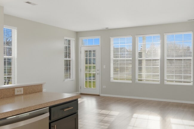 Building Photo - 1586 Millbrook Dr