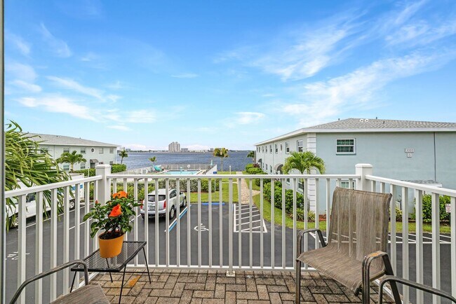 Building Photo - Palms at Waters Edge 3336-J8