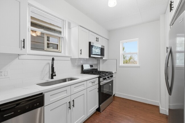 Building Photo - 240 Ridgewood Ave