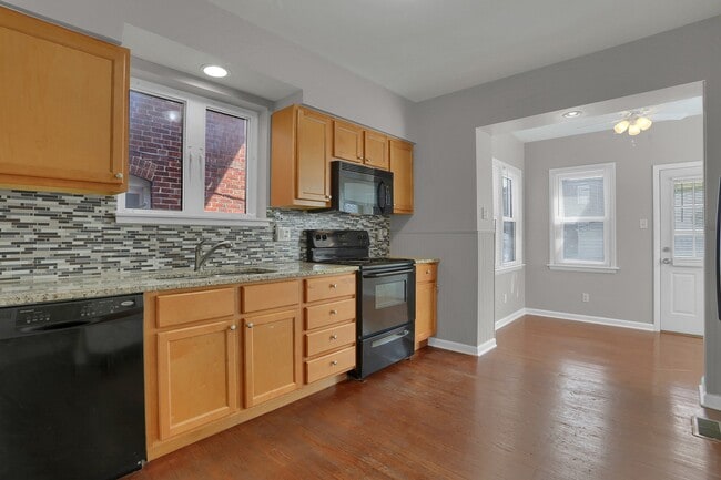 Building Photo - 5036 Tholozan Ave