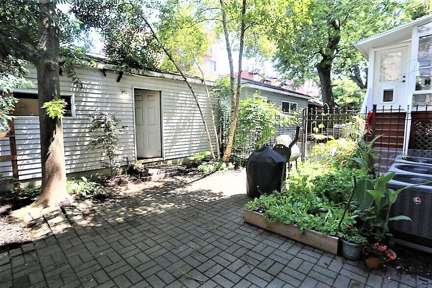 Building Photo - 4849 N Seeley Ave