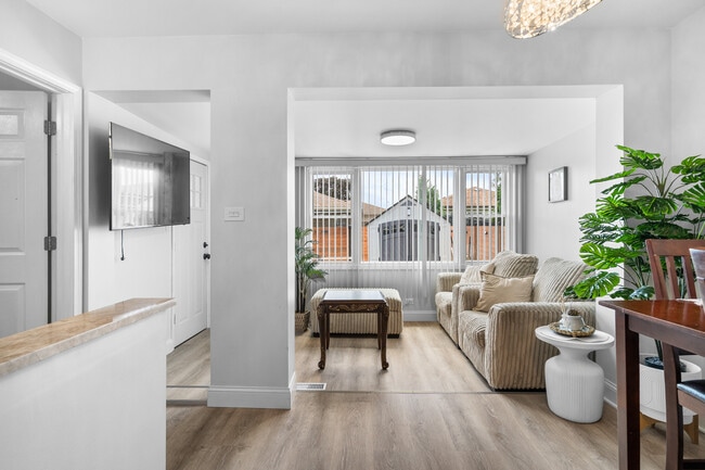 Building Photo - 7625 W Strong St