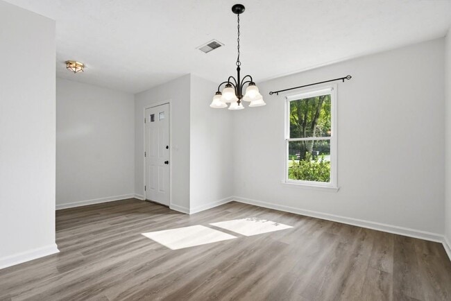 Building Photo - 4061 Keheley Glen Dr