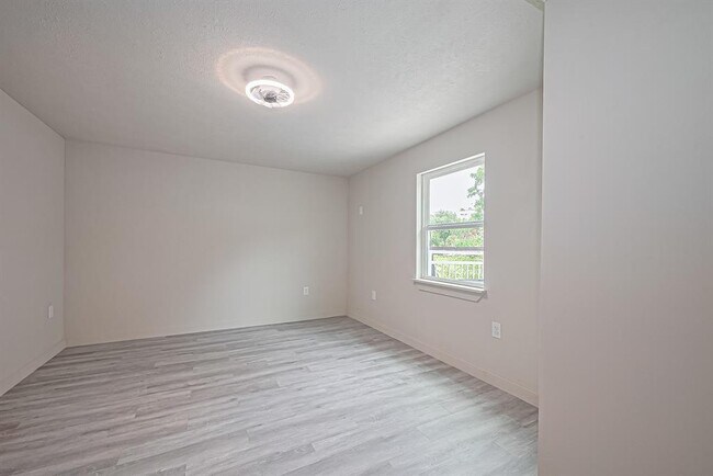 Building Photo - 4013 Ranch St