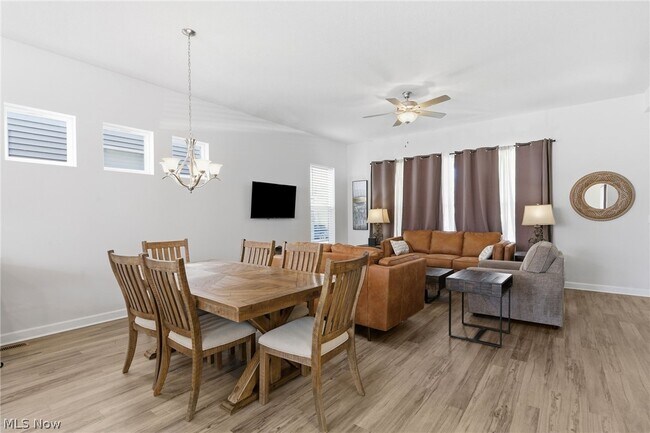 Building Photo - 2256 E 100th St