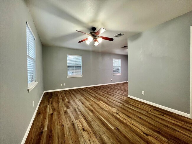 Building Photo - 408 Radam Ln