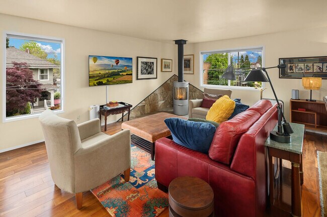 Building Photo - 401 W Galer St