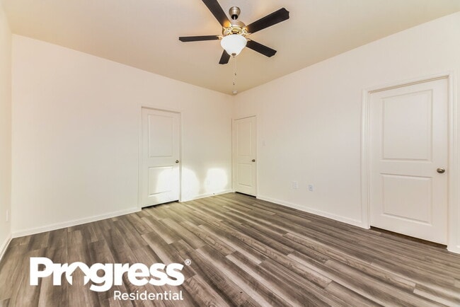 Building Photo - 734 Oakhurst Dr