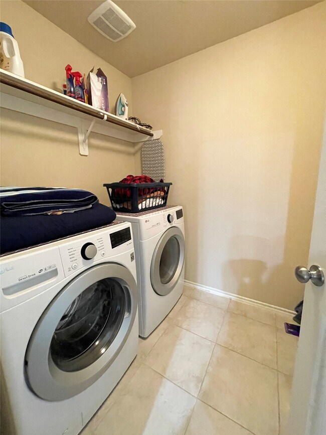 Building Photo - 3650 Sumner Lodge Dr