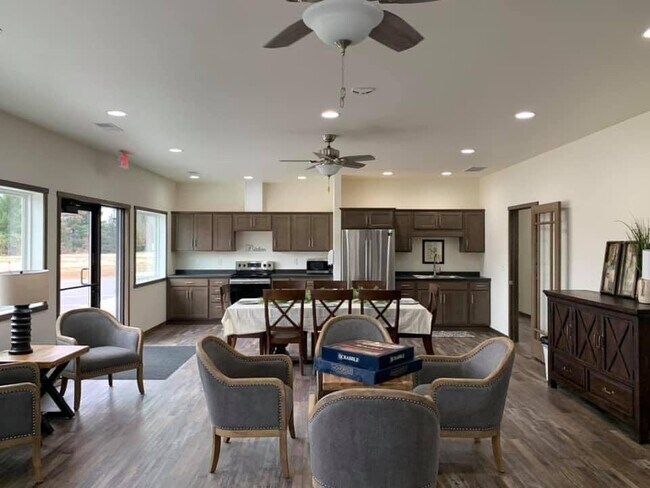 Building Photo - 706 McHugh Rd