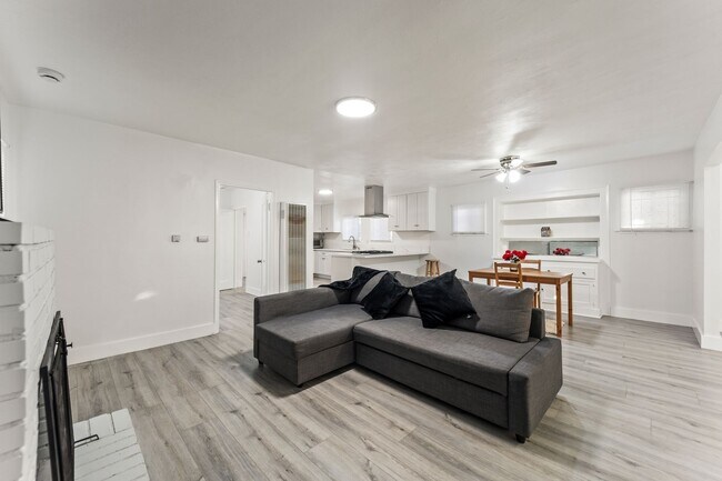 Building Photo - 1507 W 84th Pl