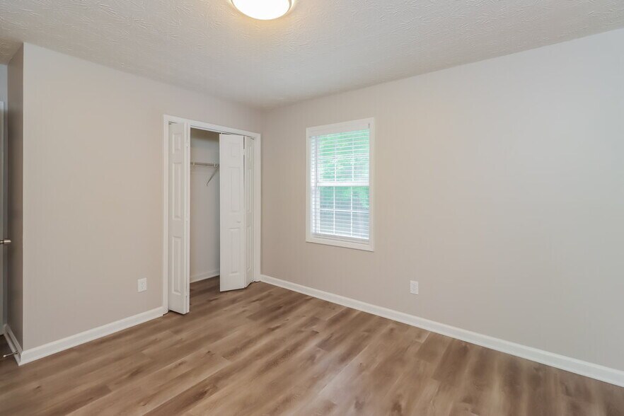 Building Photo - 220 Chesterfield Ct