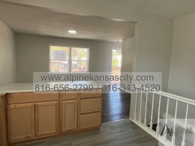 Building Photo - Section 8 OK! Garage!