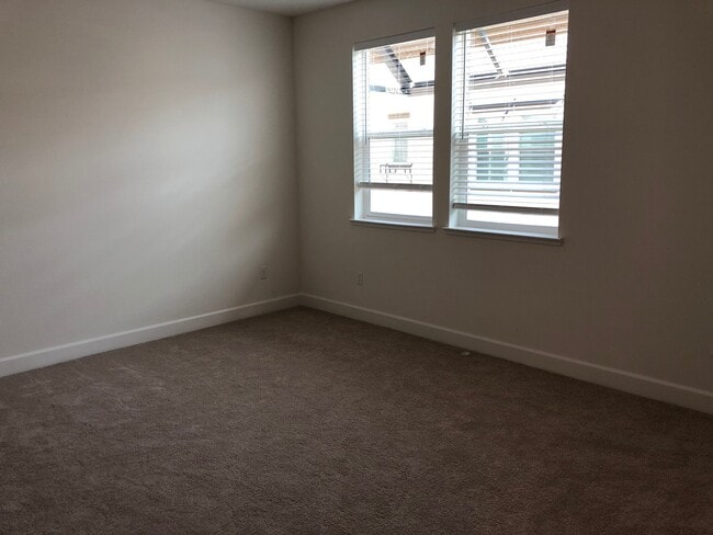 Building Photo - Tri-level Townhome with 2 Car Attached Gar...