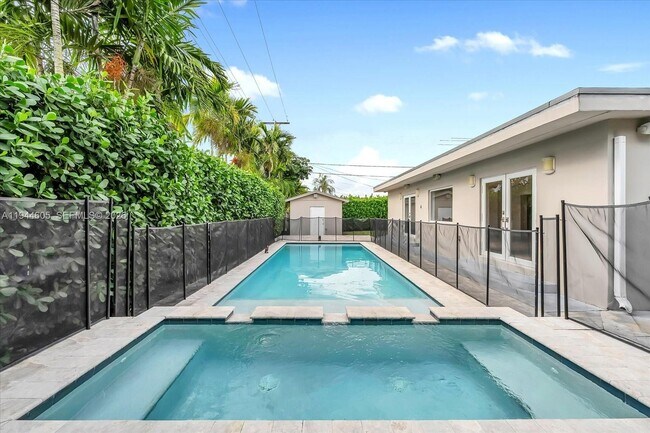 Building Photo - 10330 SW 51st St