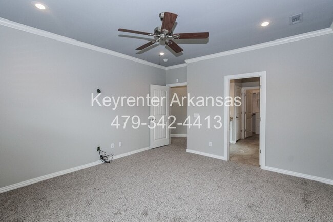 Building Photo - 3805 SW Gemstone Blvd