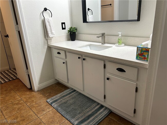 Building Photo - 555 E Silverado Ranch Blvd