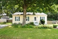 Building Photo - 8001 Clovertree Ct
