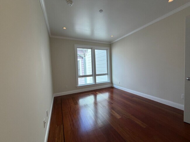 Building Photo - 261B Dolores St