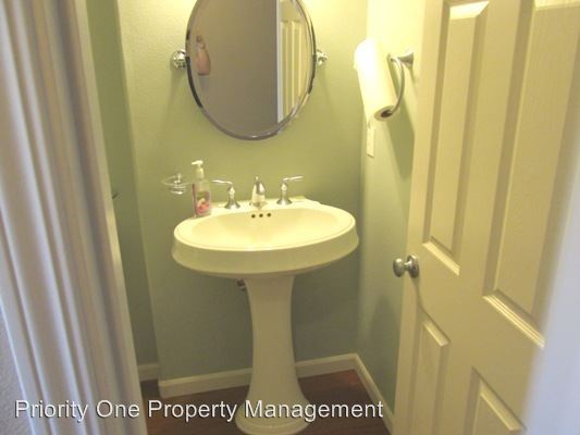 Building Photo - 537 NE 64th Ct