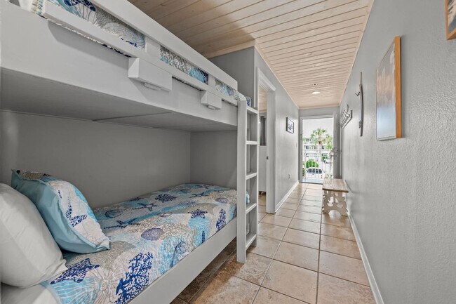 Building Photo - 3290 Scenic Hwy 98