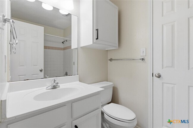 Building Photo - 115 Crest Dr