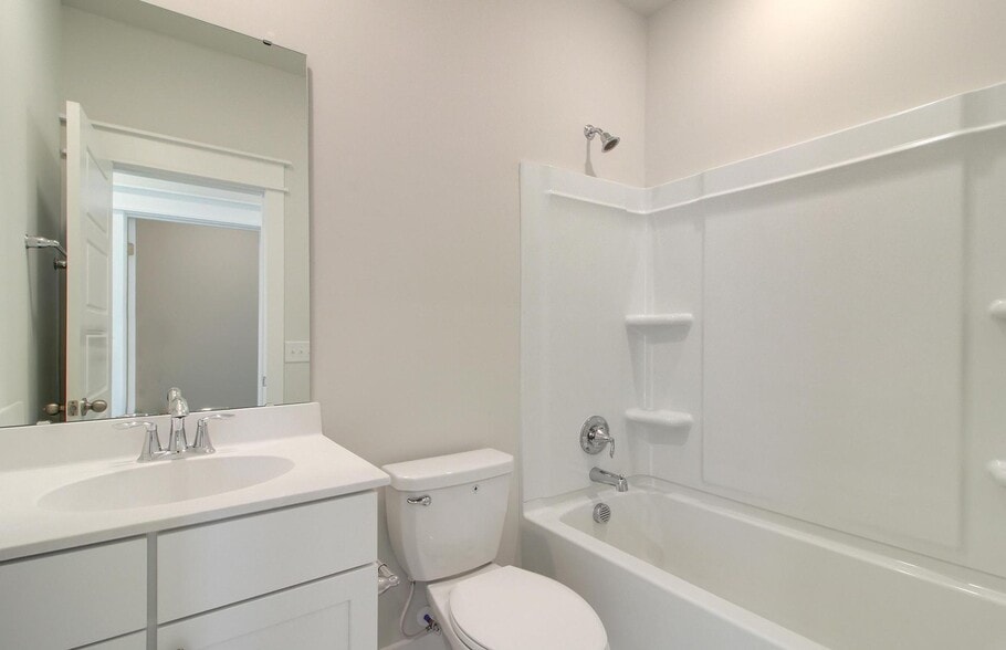 Building Photo - 302 Julian Hamlet