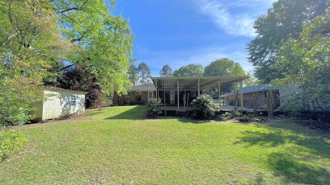 Building Photo - 3-Bedroom with so much to offer !