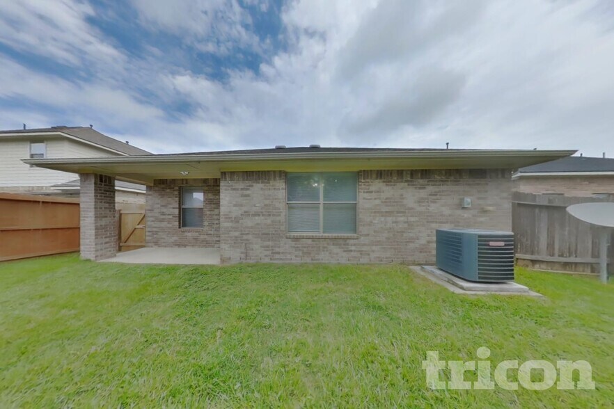 Building Photo - 10338 Whisper Bluff Dr