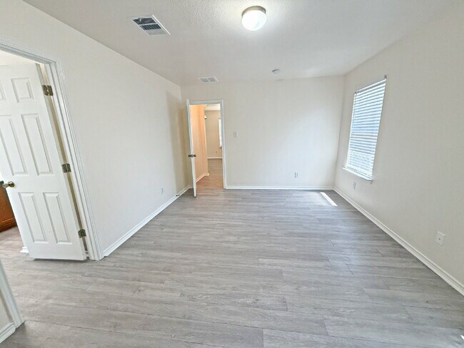 Building Photo - 6914 Dashmoor Creek