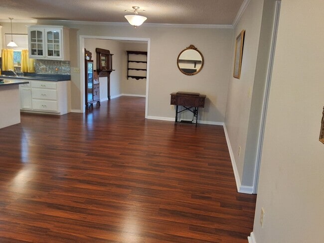 Building Photo - Lenoir City 37772- 3 bedroom, 2 bath home with a 2-car garage - Contact Sharon Arnwine (865) 313-...