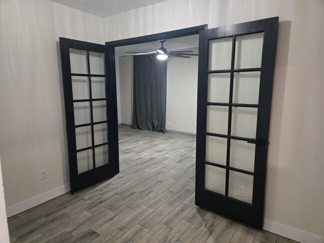 Building Photo - Coming Soon! ?Beautiful 4 bed, 2 bath Home, NO HOA! (Available 05/15/26)