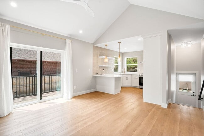 Building Photo - Remodeled 4BD, 3.5BA Home in South Park Hill with 2-Car Garage