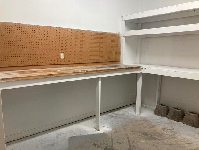Building Photo - Looking for the feeling of privacy and sec...