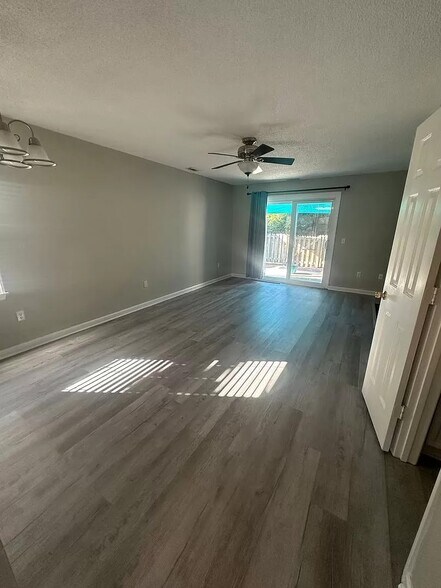 Building Photo - 102 Lullwater Dr